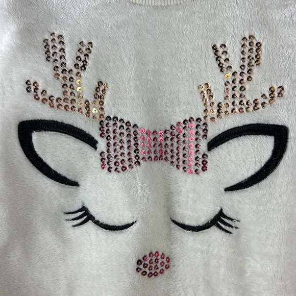 JUST LIZZY Girls Fuzzy White Sweatshirt Sequin Reindeer Size 6 - Picture 2 of 4